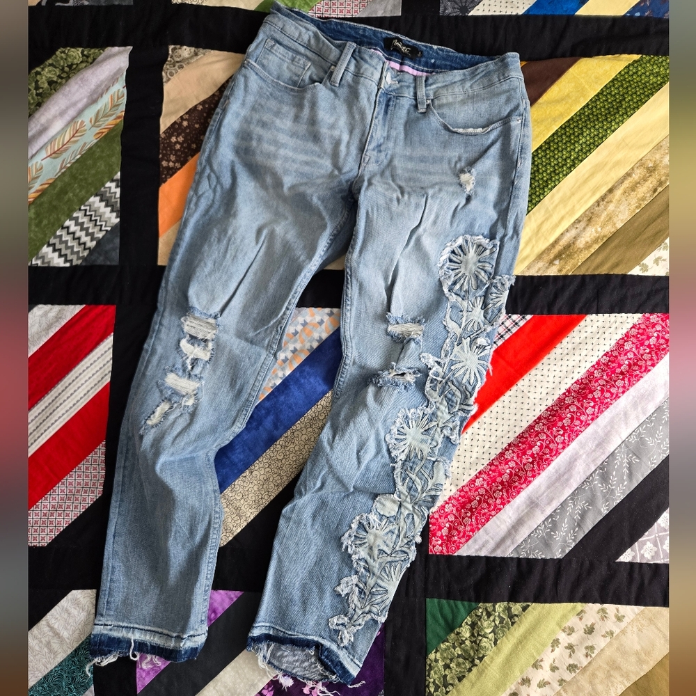 Nanette Lepore Boyfriend Jeans Floral Applique Embroidery Distressed Cropped